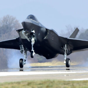 bir tane daha f 35 acil inis yapti UFMy5tE7