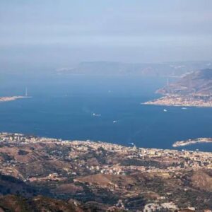 sicilyada binlerce kisi italya ile sicilyayi baglayacak kopruyu protesto etti pbJ4PQGY