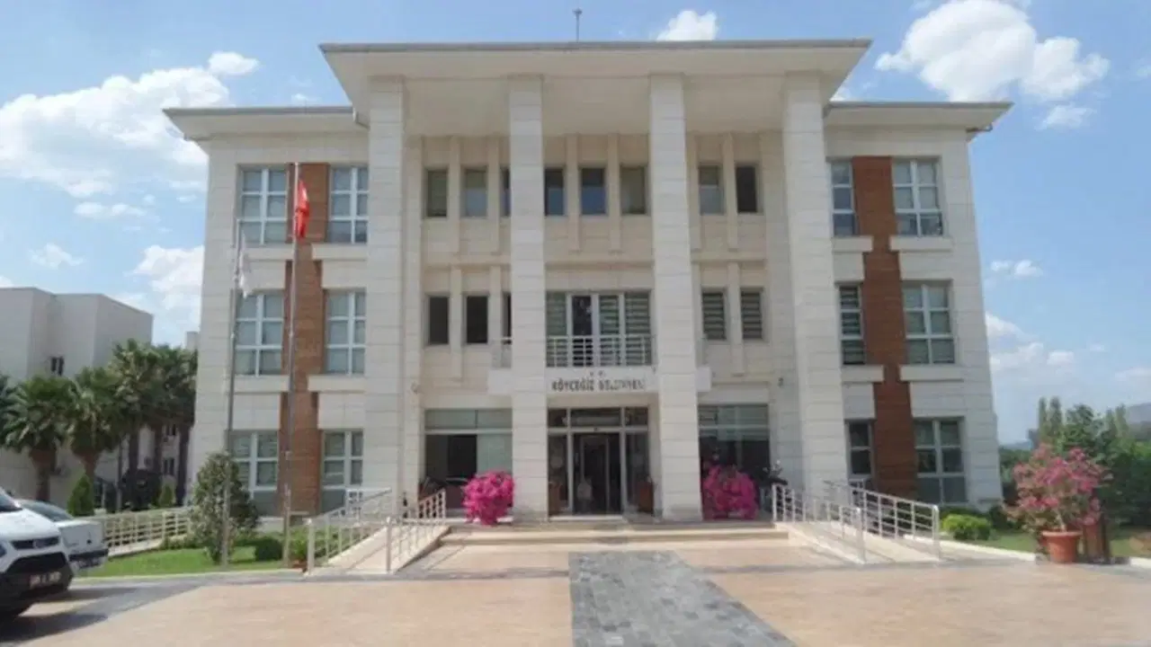 koycegiz belediyesine operasyon baskan yardimcisi gozaltinda r5HDFjsk