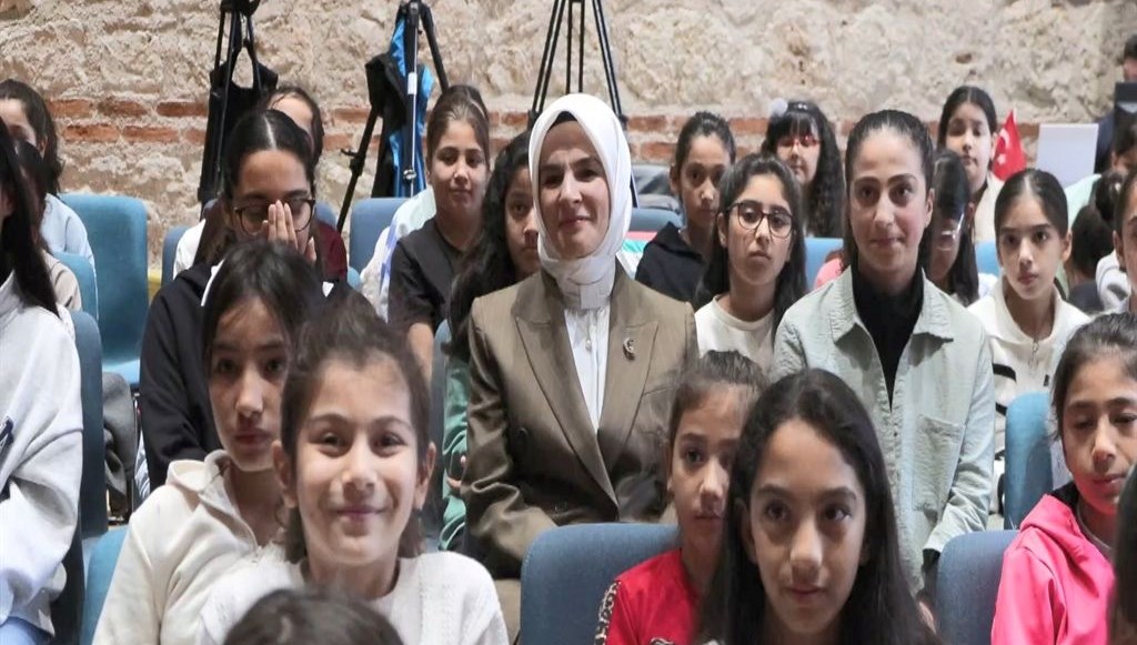 bakan goktas her kiz cocugunun icinde bir super kahraman var DxCPVmNv