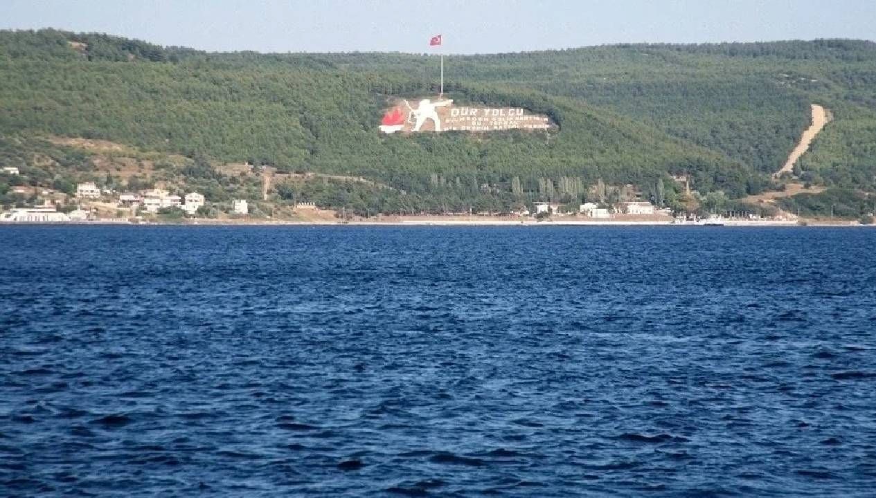 canakkale bogazinda arizalanan gemi kurtarildi IZvcbPlY.jpg