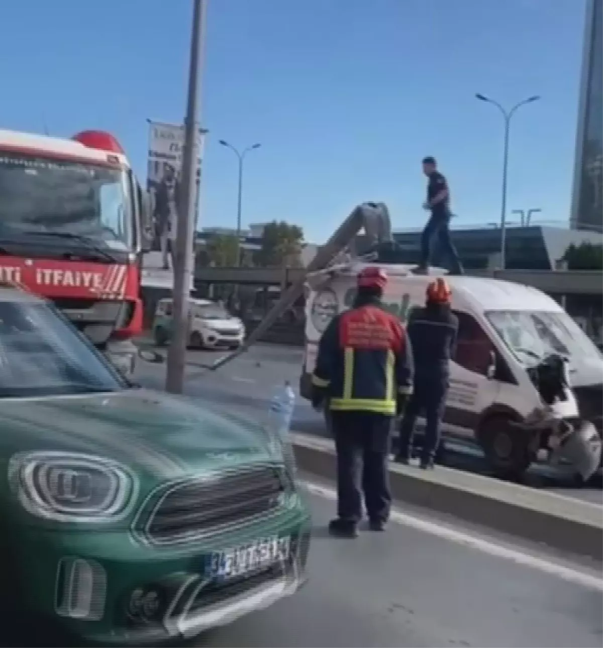 d 100de minibus kaza yapti ptFBnf2G