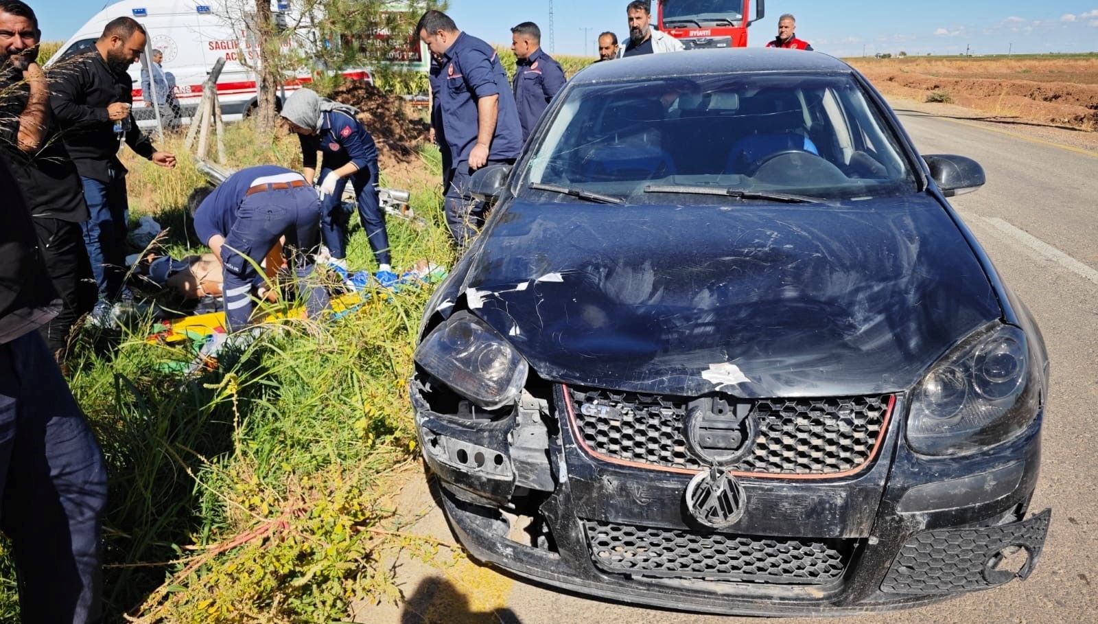 mardinde otomobil ile motosikletin carpistigi kazada 1 kisi yaralandi IgKL1W9i.jpg