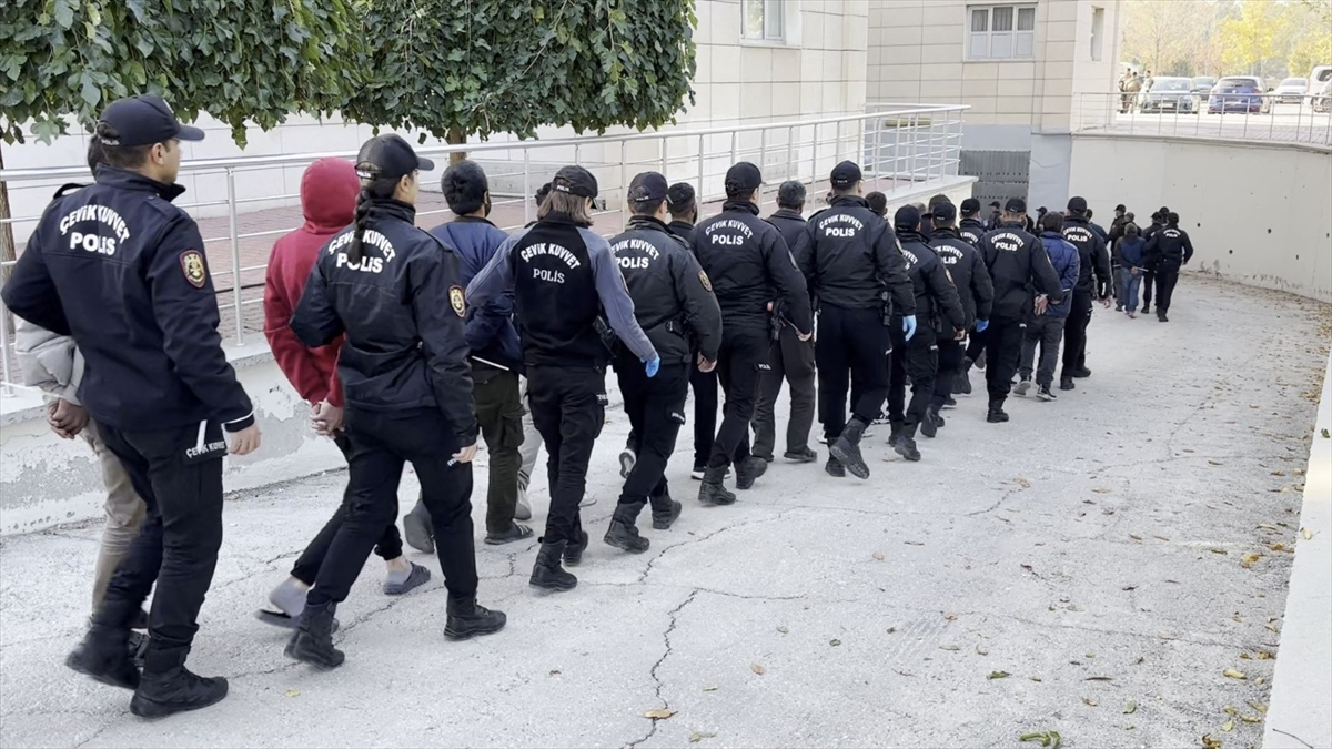 narkokapan konya operasyonunda gozaltina alinan 424 kisi tutuklandi Cp1Apb2h.jpg