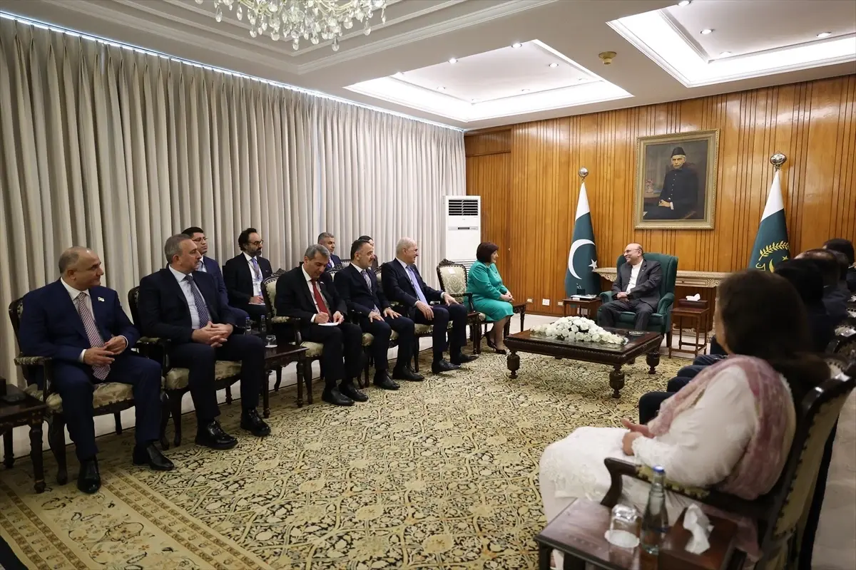 numan kurtulmus pakistan cumhurbaskani zerdari ile gorustu 5GELjqV3.jpg