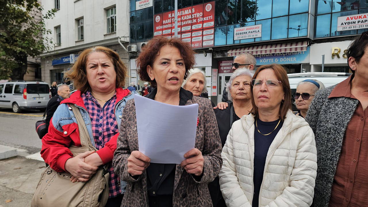 zonguldak chp merkez ilce kadin kollari yoneticisi ve uyesi 10 kadin gorevlerinden istifa etti R1w7Jbus.jpg