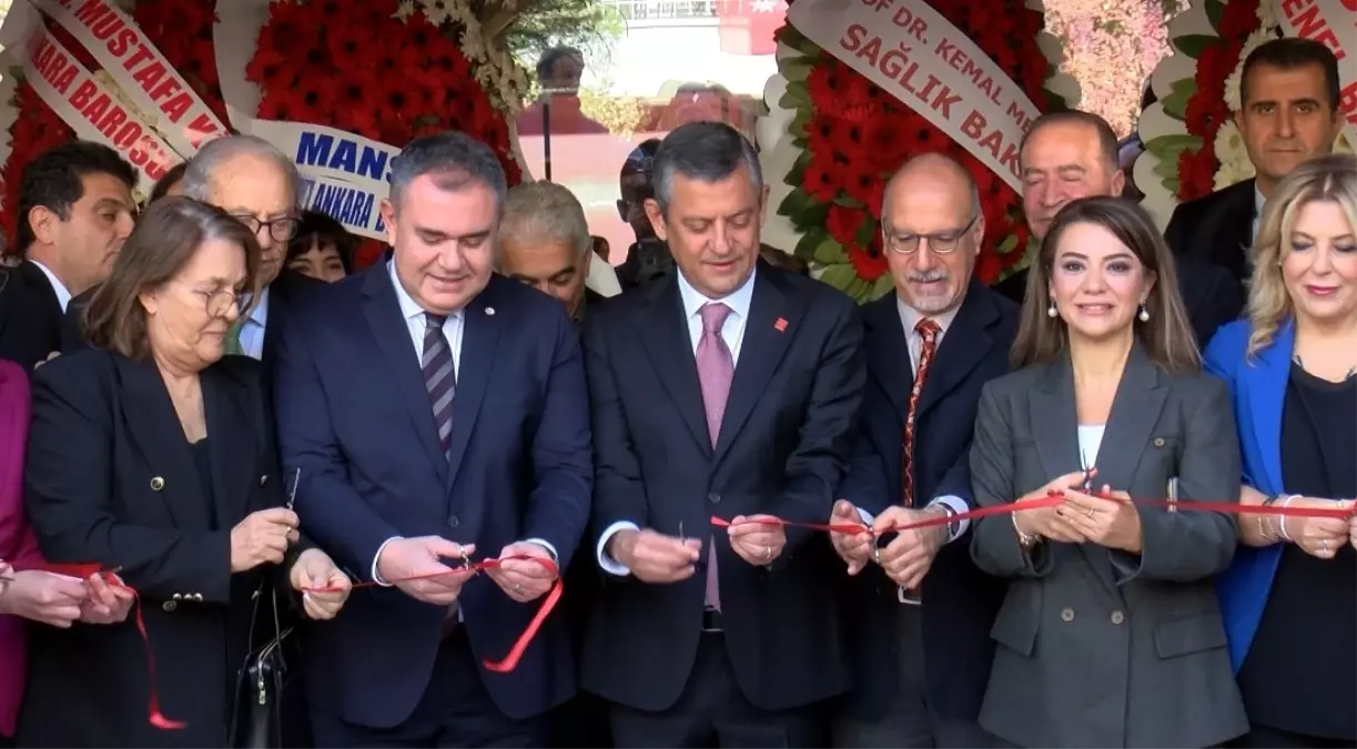 ozgur ozel eczacilik muzesinin acilisini yapti BHFzFh19.jpg