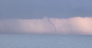 alanyada-denizde-hortum-olustu-yQTEf6xa