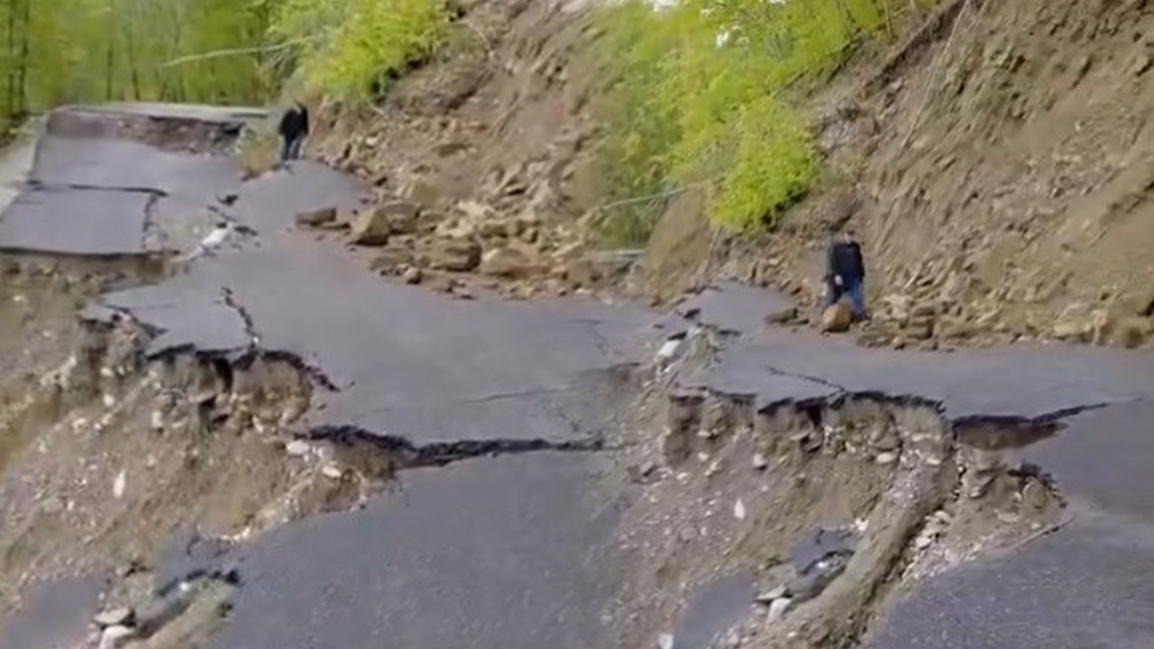 Sinop’ta Heyelan Nedeniyle Yol Kapatıldı